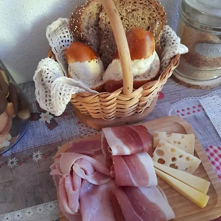 Maso La Marianna Bubble Glamping In Trentino Bed and breakfast Sant'Orsola